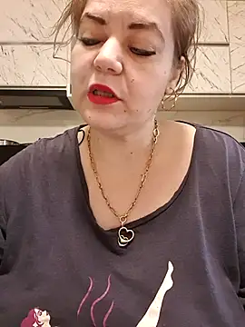 Snapshot of cindybbwsquirt chatting on February 22, 9:45 am cindybbwsquirt online show from February 22, 9:45 am