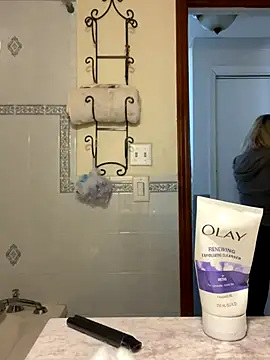 Snapshot of LittleMissEeve chatting on October 22, 4:17 pm LittleMissEeve online show from October 22, 4:17 pm