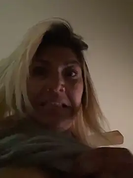 Snapshot of LittleMissEeve chatting on November 18, 4:21 pm LittleMissEeve online show from November 18, 4:21 pm