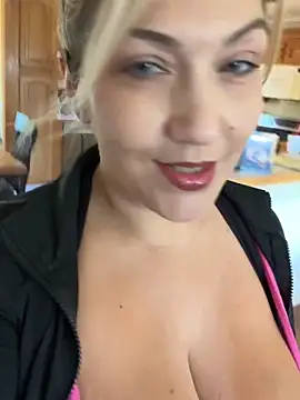 Snapshot of LittleMissEeve chatting on October 5, 4:31 pm LittleMissEeve online show from October 5, 4:31 pm