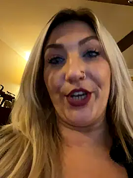 Snapshot of LittleMissEeve chatting on October 31, 4:09 am LittleMissEeve online show from October 31, 4:09 am