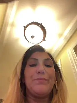 Snapshot of LittleMissEeve chatting on March 1, 4:00 pm LittleMissEeve online show from March 1, 4:00 pm