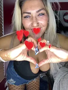 Snapshot of LittleMissEeve chatting on November 16, 12:26 am LittleMissEeve online show from November 16, 12:26 am