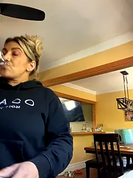 Snapshot of LittleMissEeve chatting on October 30, 4:04 pm LittleMissEeve online show from October 30, 4:04 pm