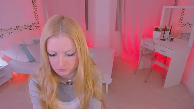 Laly Peach online show from February 6, 7:40 pm