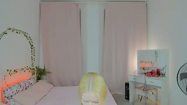 Laly Peach online show from June 2, 11:43 am
