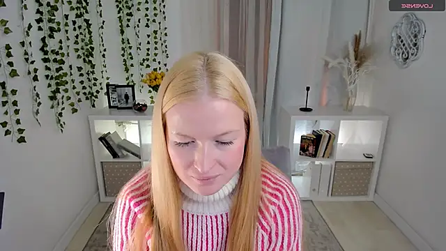 Laly Peach online show from January 14, 1:04 pm