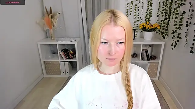 Laly Peach online show from April 23, 11:38 am