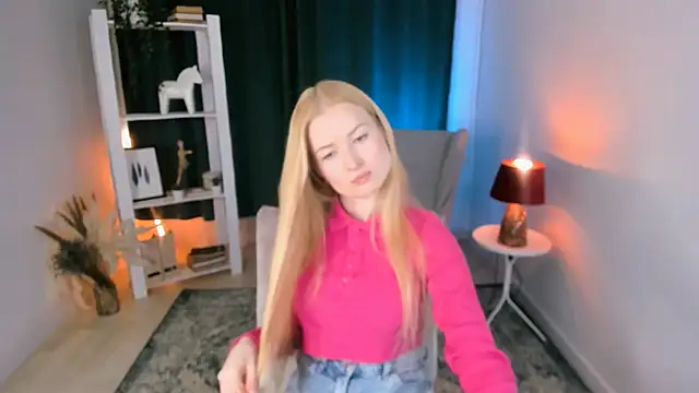 Laly Peach online show from December 2, 5:03 pm