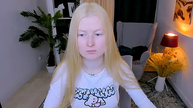 Laly Peach online show from March 7, 6:20 am