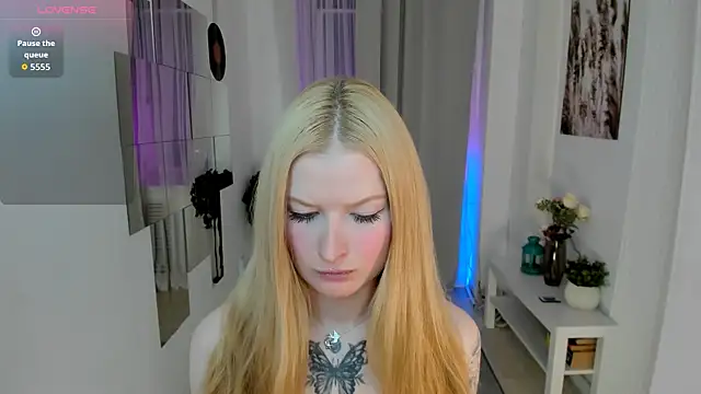 Laly Peach online show from September 20, 4:12 pm