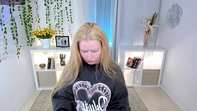 Laly Peach online show from March 21, 6:58 am