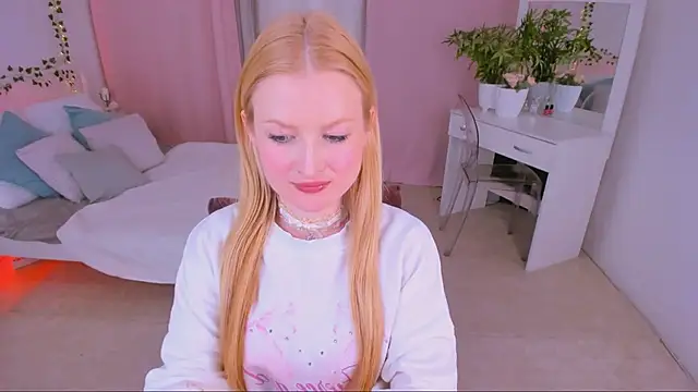 Laly Peach online show from March 8, 4:50 pm