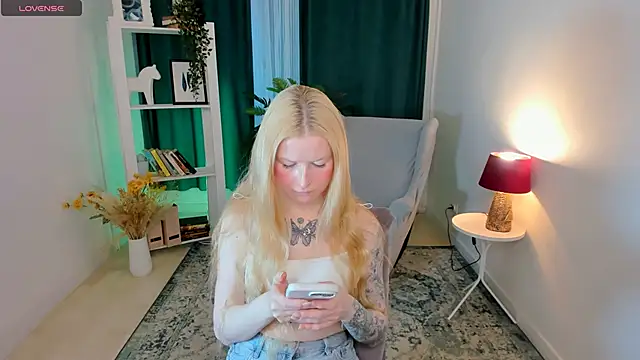 Laly Peach online show from April 30, 11:28 am