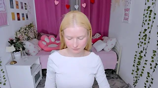 Laly Peach online show from June 7, 6:51 am