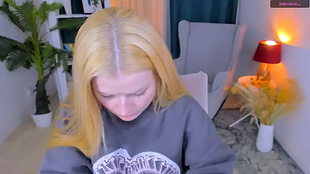 Laly Peach online show from March 19, 11:54 am