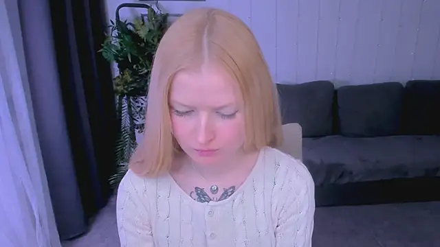 Laly Peach online show from January 29, 11:30 am