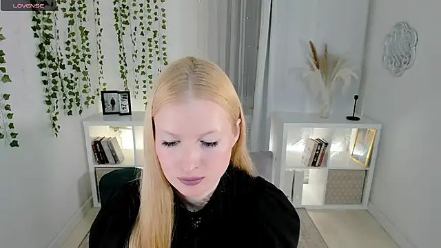 Laly Peach online show from November 14, 12:31 pm