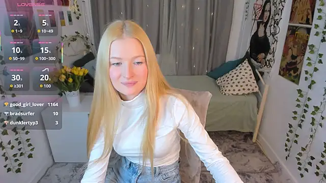 Laly Peach online show from December 13, 8:04 pm