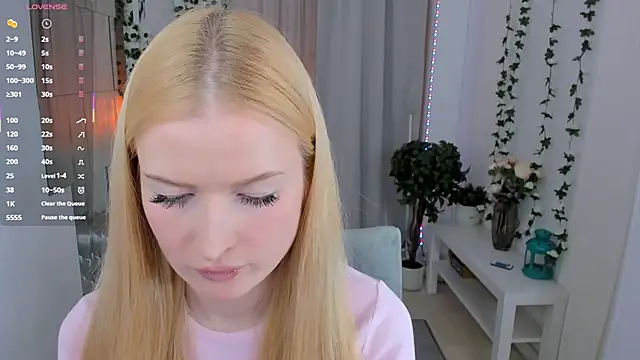 Laly Peach online show from November 23, 5:23 pm