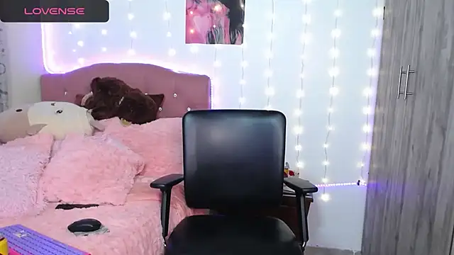 camy doll online show from December 14, 1:12 am