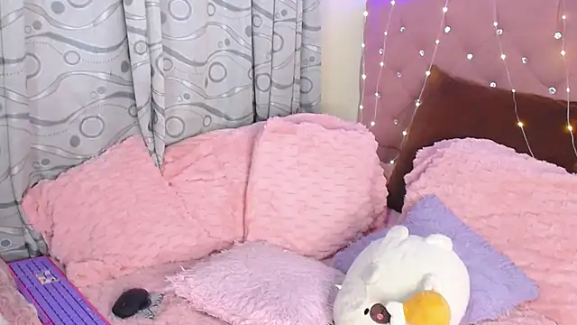 Snapshot of camy_doll chatting on February 8, 12:19 am camy doll online show from February 8, 12:19 am