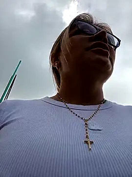 Snapshot of DIANITA_1988 chatting on February 19, 7:48 pm DIANITA 1988 online show from February 19, 7:48 pm