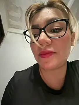 Snapshot of DIANITA_1988 chatting on July 15, 6:04 pm DIANITA 1988 online show from July 15, 6:04 pm