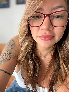 Snapshot of DIANITA_1988 chatting on June 14, 2:51 pm DIANITA 1988 online show from June 14, 2:51 pm