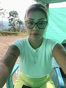 Snapshot of DIANITA_1988 chatting on March 13, 1:40 pm DIANITA 1988 online show from March 13, 1:40 pm