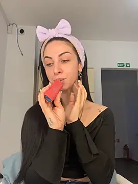 Snapshot of MeganHopeX chatting on February 1, 8:08 am MeganHopeX online show from February 1, 8:08 am