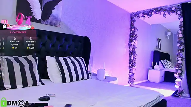 Snapshot of MeganHopeX chatting on October 18, 3:52 am MeganHopeX online show from October 18, 3:52 am