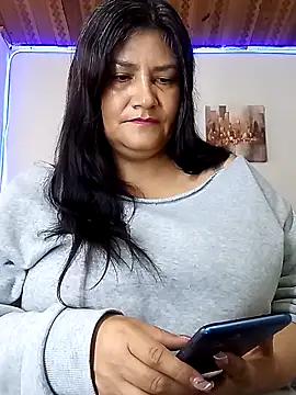 Snapshot of salomexlove_20 chatting on April 23, 1:24 pm salomexlove 20 online show from April 23, 1:24 pm
