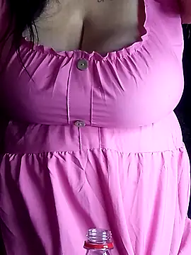 Snapshot of salomexlove_20 chatting on May 6, 1:26 pm salomexlove 20 online show from May 6, 1:26 pm