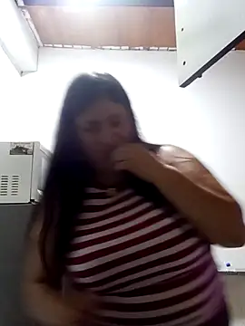 Snapshot of salomexlove_20 chatting on May 7, 1:36 pm salomexlove 20 online show from May 7, 1:36 pm