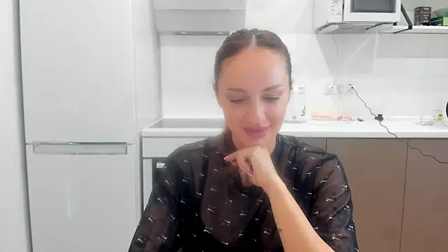 Snapshot of Your_Masha chatting on June 5, 6:52 am Your Masha online show from June 5, 6:52 am