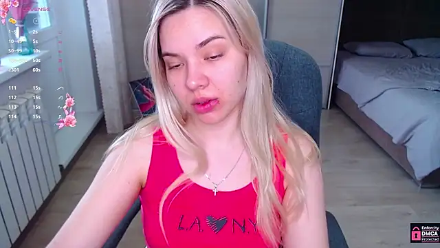 Snapshot of Lana__Nova chatting on May 17, 6:35 am Lana Nova online show from May 17, 6:35 am