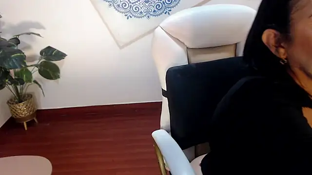 mom xxx online show from February 9, 10:30 pm