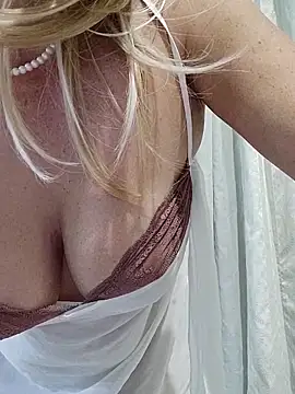 Snapshot of Vivian115 chatting on September 23, 8:38 pm Vivian115 online show from September 23, 8:38 pm