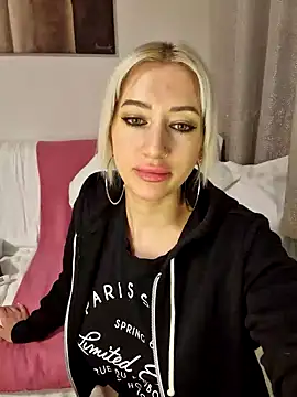 Snapshot of Fuck-Gina chatting on February 9, 12:17 am Fuck-Gina online show from February 9, 12:17 am