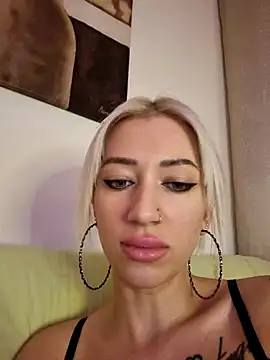 Snapshot of Fuck-Gina chatting on January 28, 12:15 am Fuck-Gina online show from January 28, 12:15 am