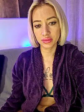 Snapshot of Fuck-Gina chatting on March 2, 12:31 am Fuck-Gina online show from March 2, 12:31 am