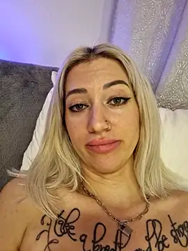 Snapshot of Fuck-Gina chatting on February 10, 1:46 am Fuck-Gina online show from February 10, 1:46 am