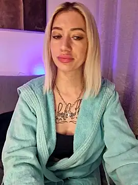 Snapshot of Fuck-Gina chatting on March 3, 12:45 am Fuck-Gina online show from March 3, 12:45 am