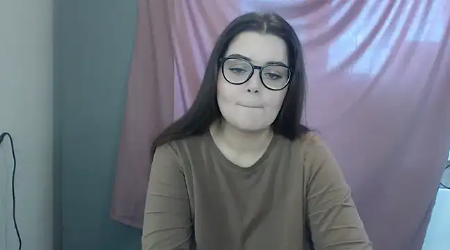 ohhhMie online show from February 16, 9:37 am