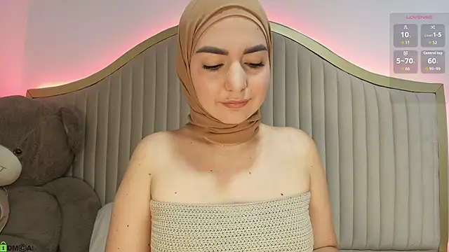 Snapshot of dalilasaadi_ chatting on June 2, 3:23 pm dalilasaadi online show from June 2, 3:23 pm