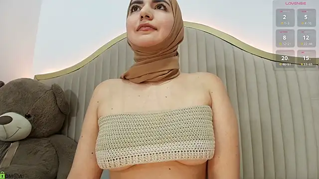 dalilasaadi  online show from April 9, 1:29 am