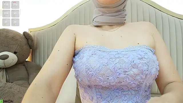 dalilasaadi  online show from November 6, 3:27 pm