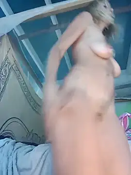 Snapshot of Luna-Natural chatting on March 9, 8:21 pm Luna-Natural online show from March 9, 8:21 pm