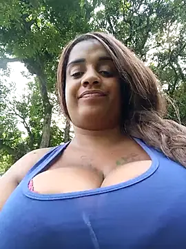 AbellaLizz online show from November 6, 6:45 pm